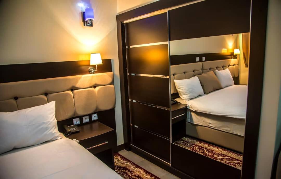 Hotel Univers 3 Aeroport Luxe 니아메 외부 사진