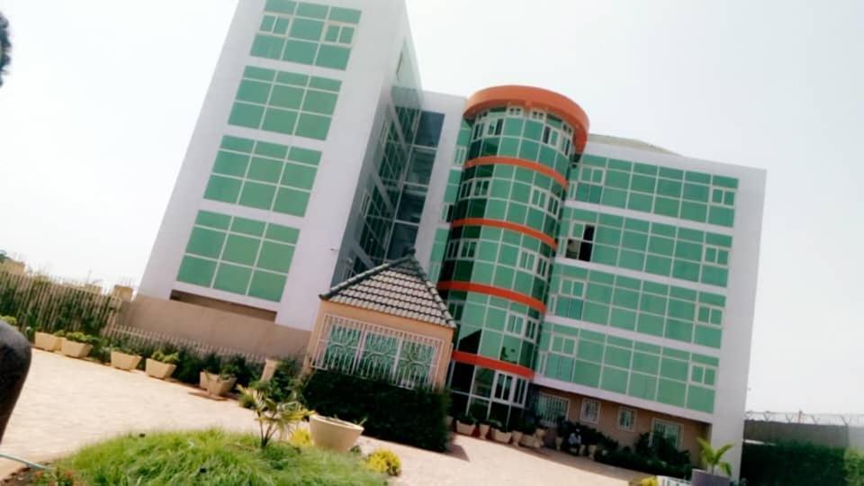 Hotel Univers 3 Aeroport Luxe 니아메 외부 사진